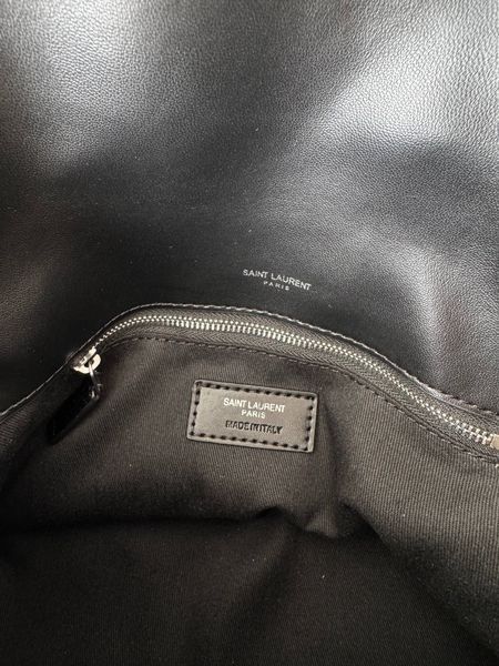 Модель в стилі  Yves Saint Laurent Puffer Black Silver 28см P5064 фото