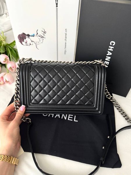 Модель в стилі Chanel Boy Black Silver 25см 	P10160 фото