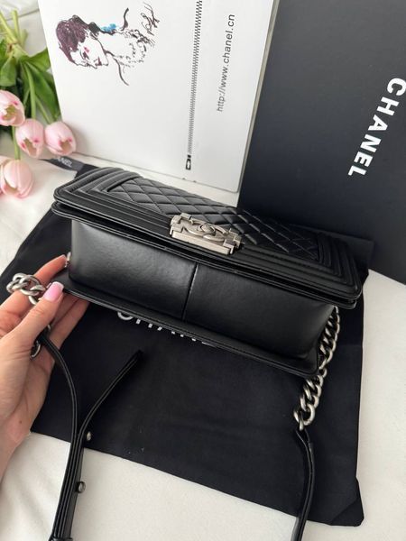 Модель в стилі Chanel Boy Black Silver 25см 	P10160 фото