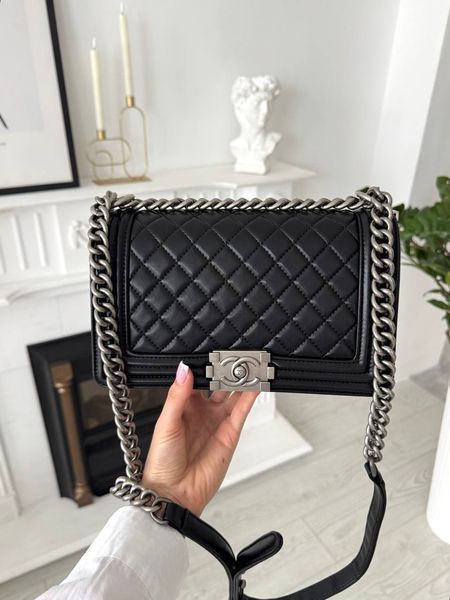 Модель в стилі Chanel Boy Black Silver 25см 	P10160 фото
