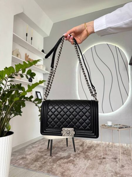 Модель в стилі Chanel Boy Black Silver 25см 	P10160 фото