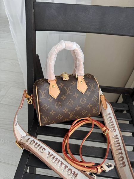 Модель в стилі Louis Vuitton Speedy Bandouliere 20 P1055 фото
