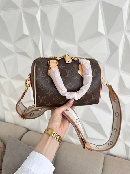 Модель в стилі Louis Vuitton Speedy Bandouliere 20 P1055 фото