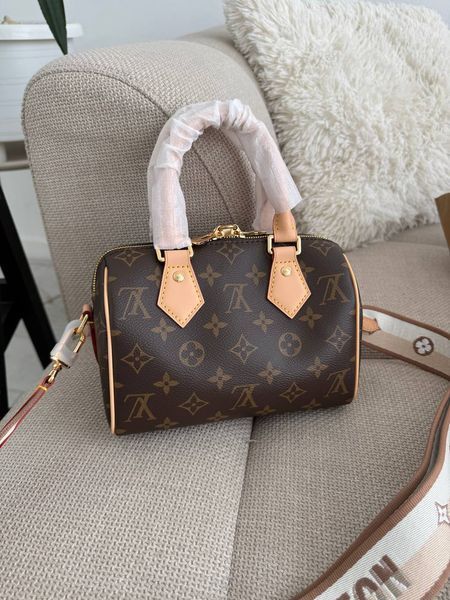 Модель в стилі Louis Vuitton Speedy Bandouliere 20 P1055 фото