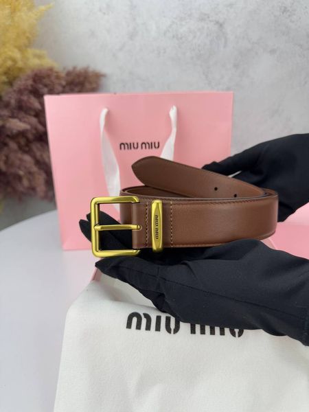 Модель в стилі Miu Miu Brown R0016 фото