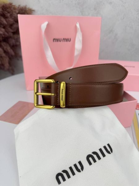 Модель в стилі Miu Miu Brown R0016 фото