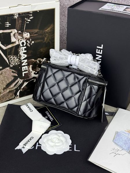 Модель в стилі Chanel Black Silver (з дзеркалом) 17 см P10029 фото