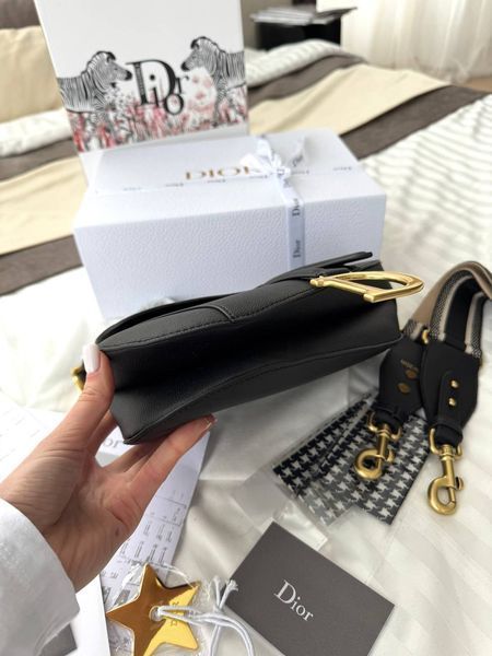 Модель в стилі  Dior Saddle Black Texture 25см P6071 фото