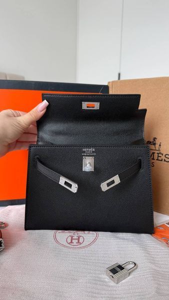 Модель в стилі Hermes Kelly 22 Black Silver 145-2 фото