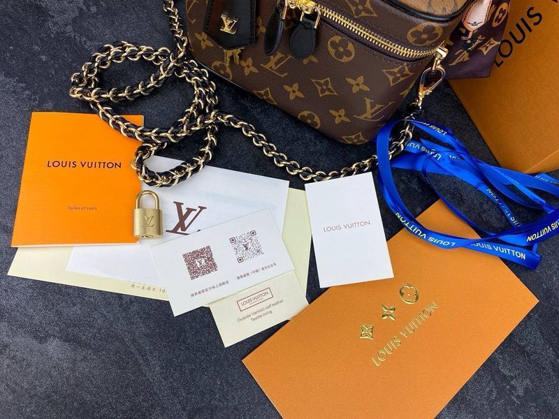 Модель в стилі Louis Vuitton Vanity PM Brown 17 см 	P1012 фото
